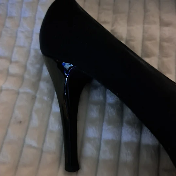 Heels - Picture 3 of 5